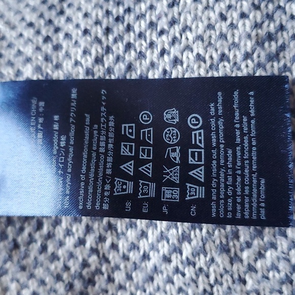 Tommy's Hilfiger Blanket Poncho - Picture 7 of 7